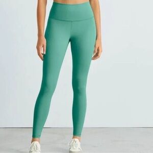 Everlane The Perform Legging Ankle in Soft Green